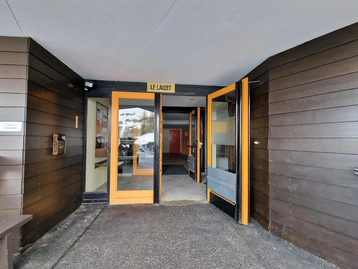 Miramonte: Mountain View Apartment with Private Parking and Pool Access Vars   Vars (Hautes-Alpes)