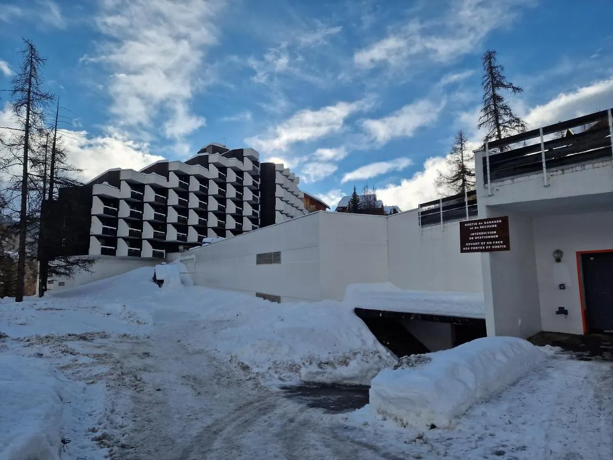 Miramonte: Mountain View Apartment with Private Parking and Pool Access Vars  France