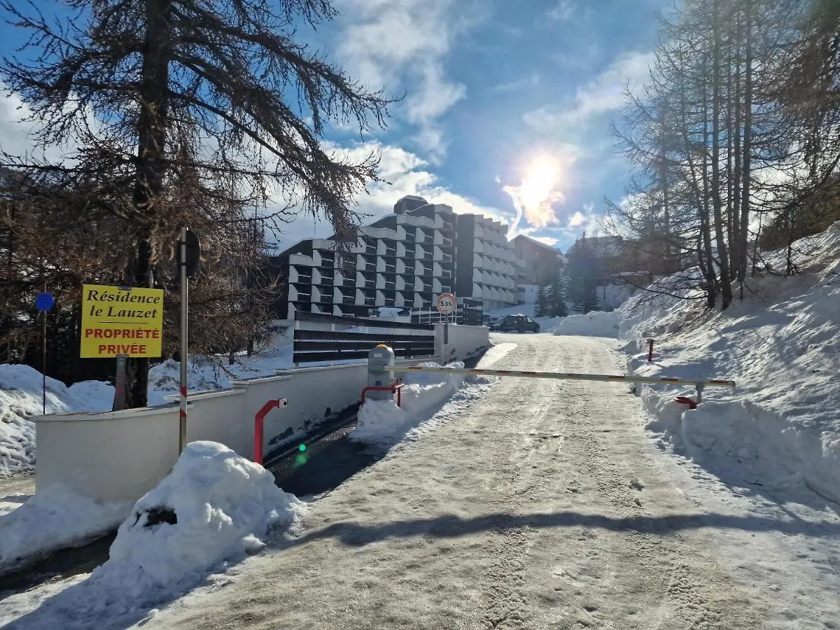 Miramonte: Mountain View Apartment with Private Parking and Pool Access Vars  0*, Vars (Hautes-Alpes) France