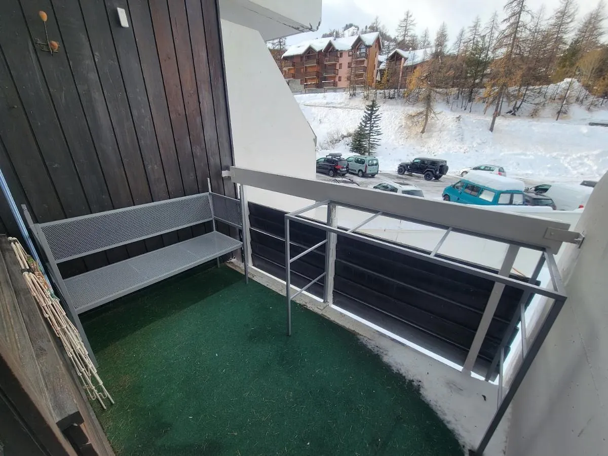 Miramonte: Mountain View Apartment with Private Parking and Pool Access Vars