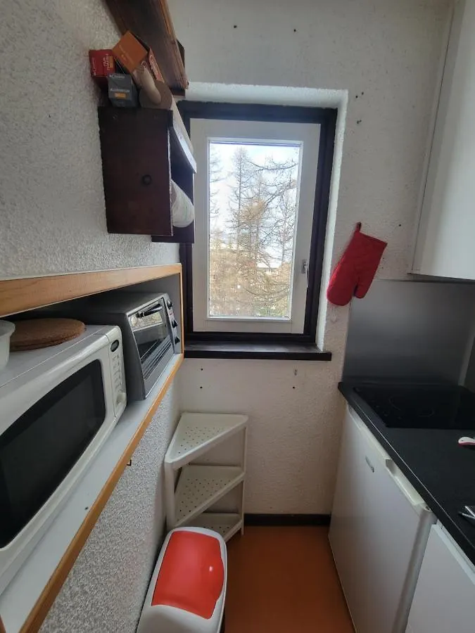 Miramonte: Mountain View Apartment with Private Parking and Pool Access Vars  0*, Vars (Hautes-Alpes)