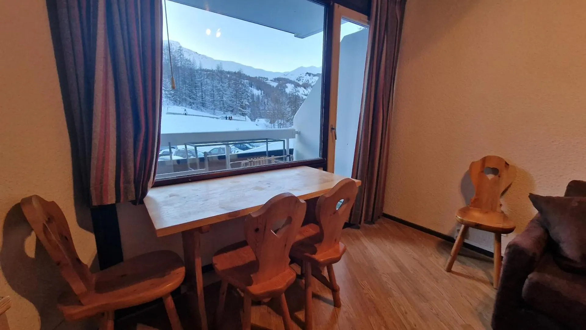Miramonte: Mountain View Apartment with Private Parking and Pool Access Vars